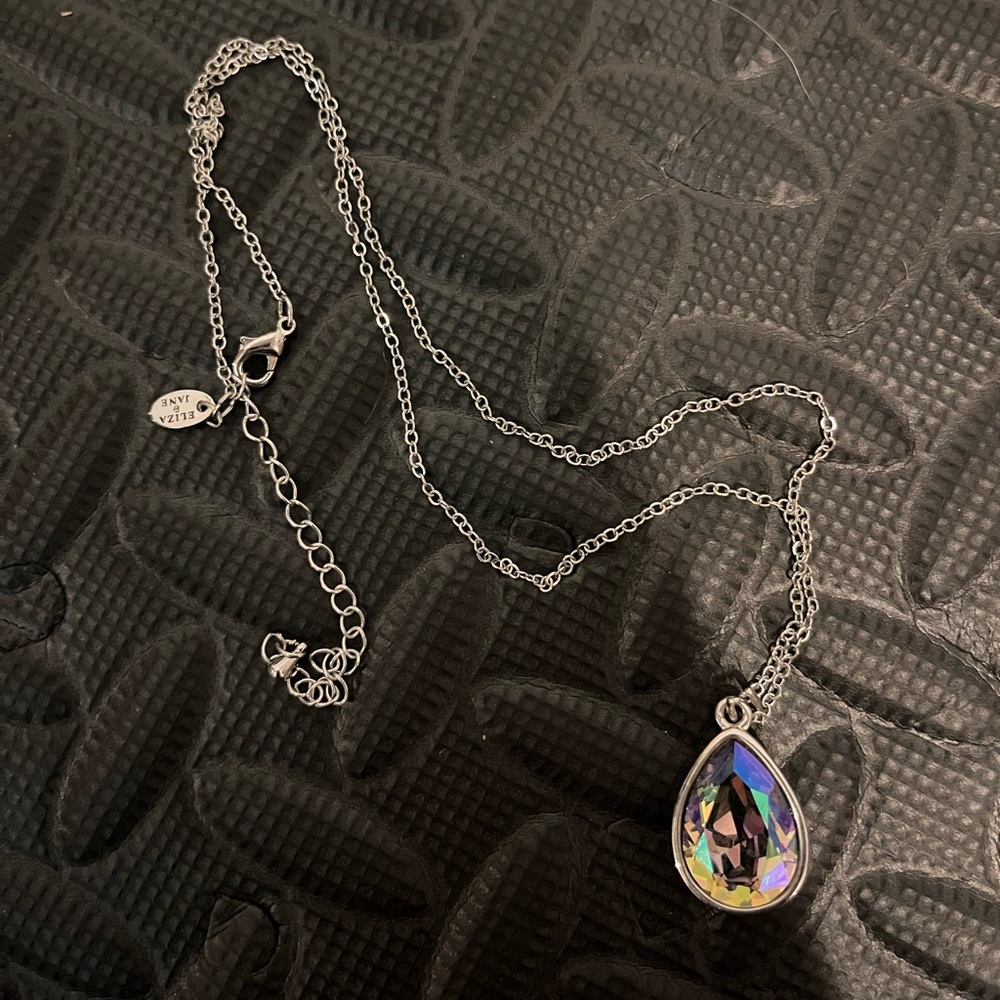 Elegant Silver Necklace with Iridescent Pendant